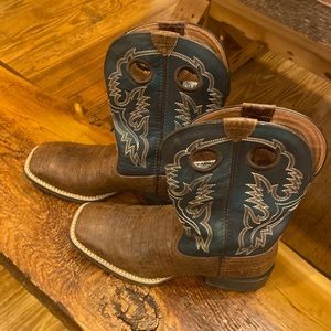 Ariat 9.5D Crocodile Print with deep blue to top like new condition